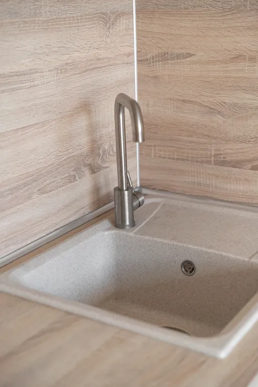 Очень теплый апартамент с открытым балконом, кухней, парковкой