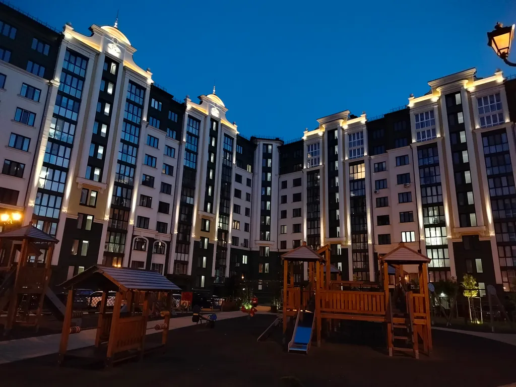 Синяя студия у моря