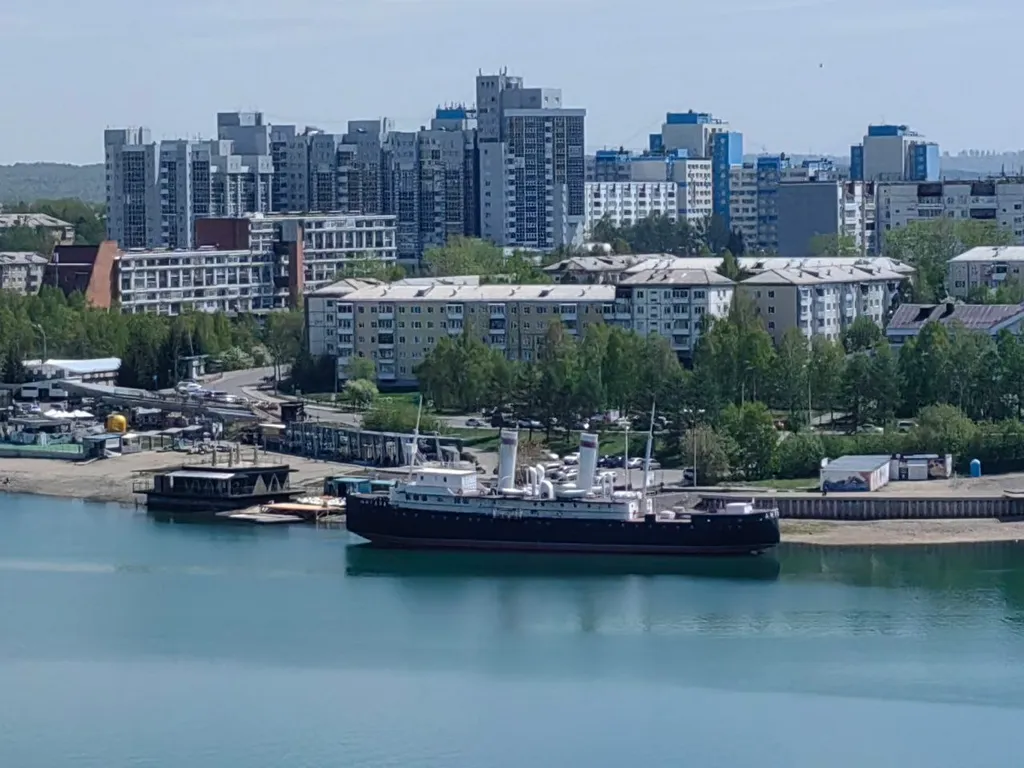 Relax view c залипательным ночным видом у легендарного ледокола ангара