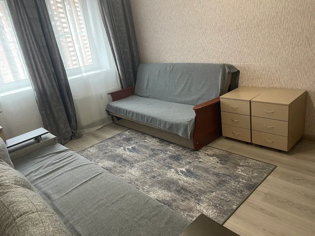 Уютная просторная квартира с просторной кухней