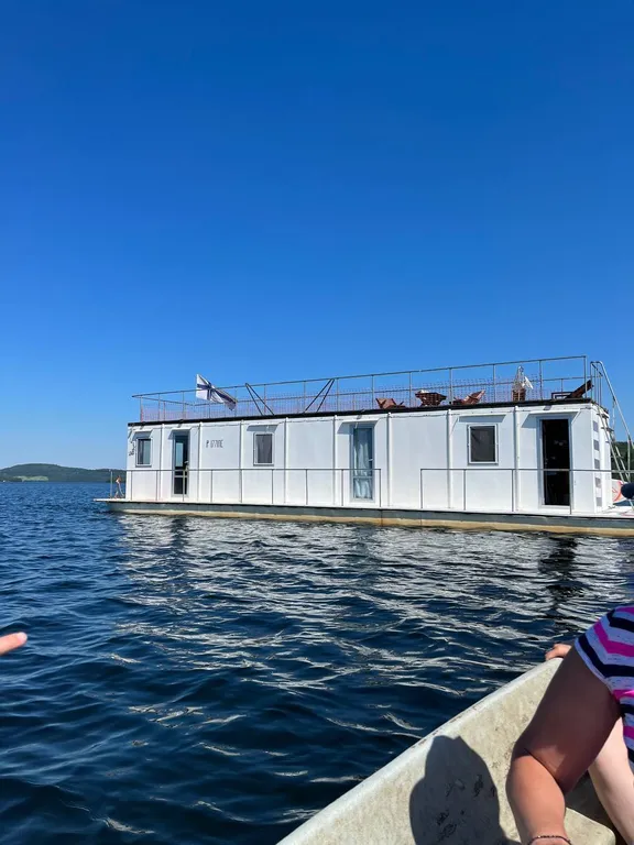 Хаусбот на Мунозере - одном из самых красивых и чистых озёр в Карелии