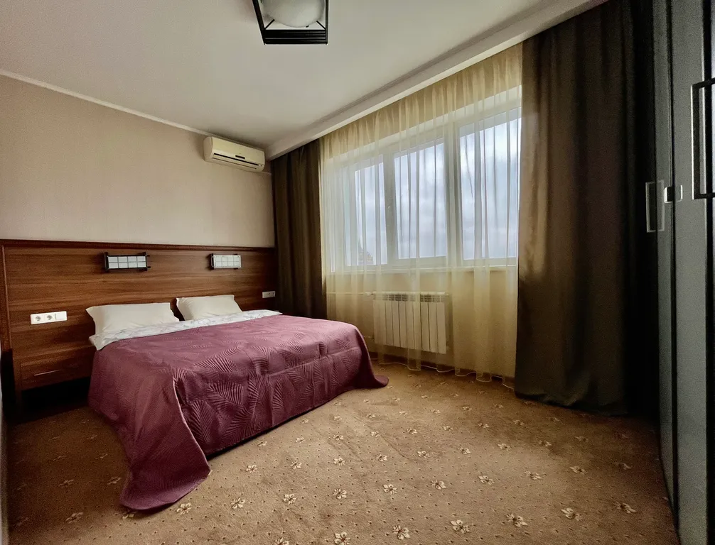 Изолированная двухкомнатная в центре города рядом с метро и ТЦ