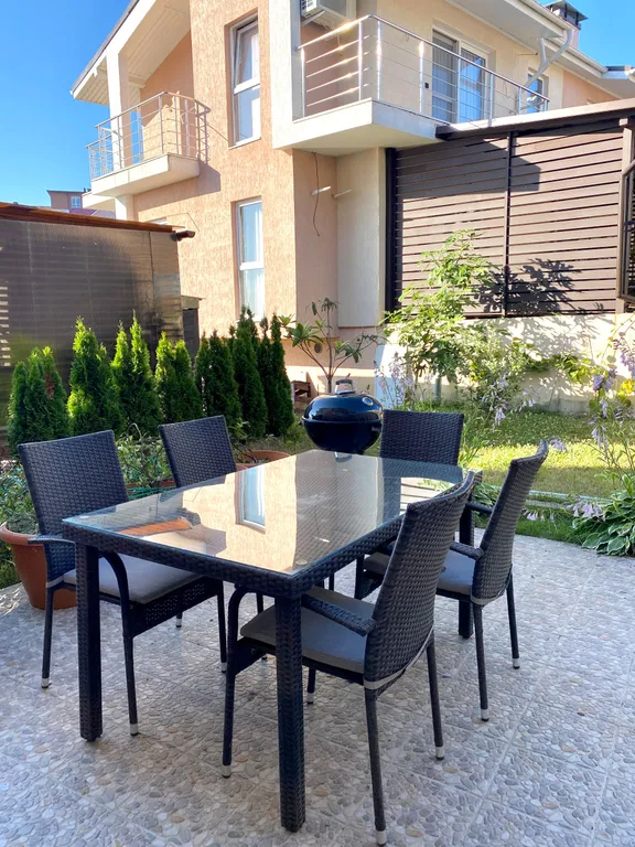 Танхаус с видом на море