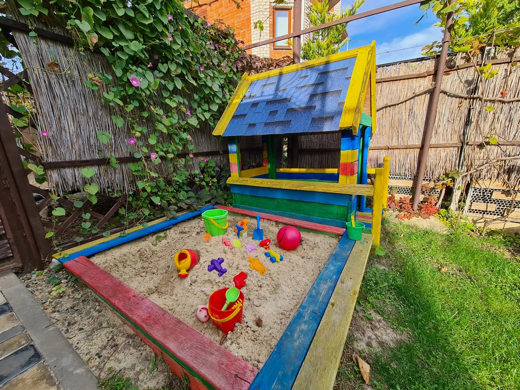 Коттедж у моря, детская площадка, бассейн,  костровая чаша, баттут.