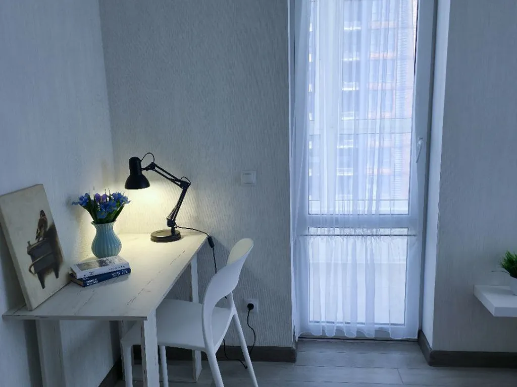 Уютная квартира с закрытым двором и парковкой (уютный дом)