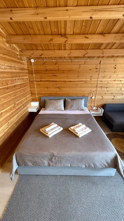 Домик на берегу с видом на море