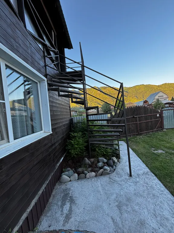 Гостевой дом в окружении гор