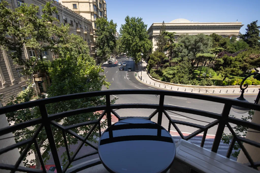 Комфортная квартира на торговой с двумя балконами