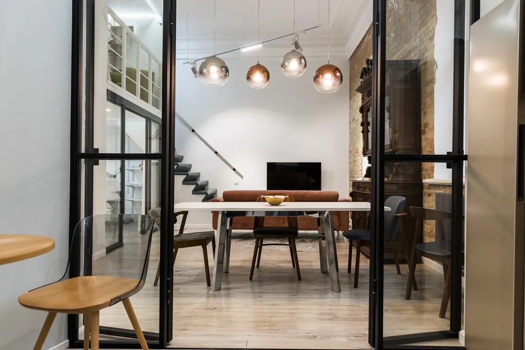 Трехуровневая квартира в историческом доме в центре города