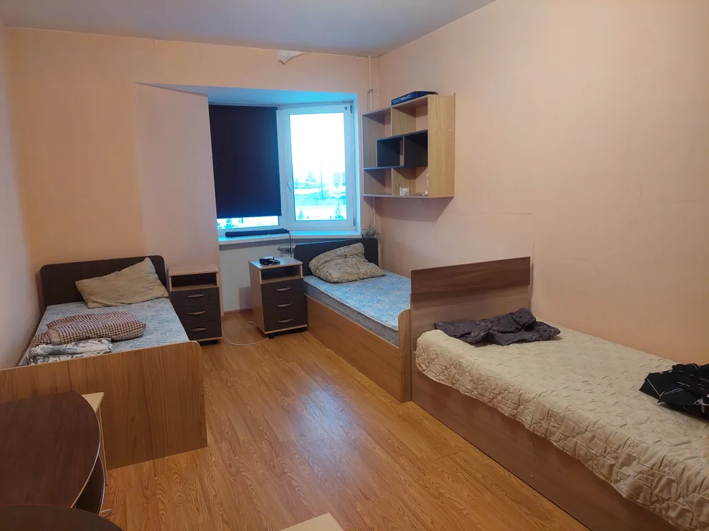 Напротив дома поликлиника