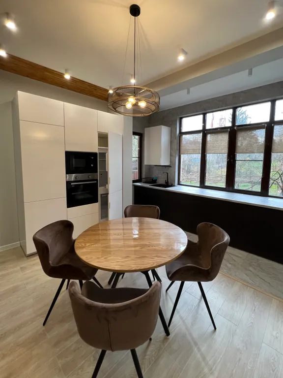 Стильная 3-комнатная квартира с видом на горы