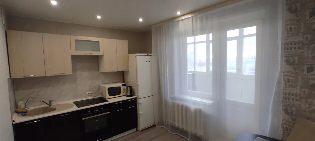 Светлая квартира у мать и дитя, кристалл