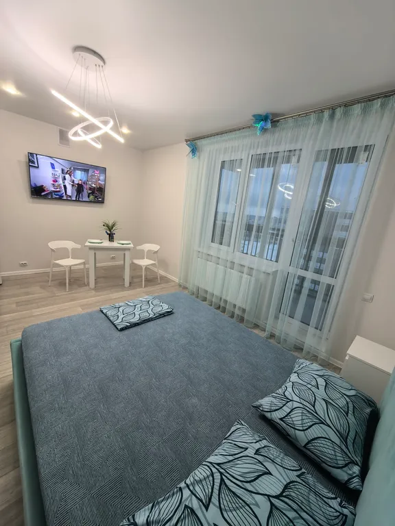 Студия с видом на город