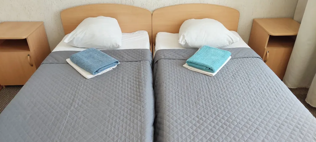 Трёхместный номер с балконом и видом на море