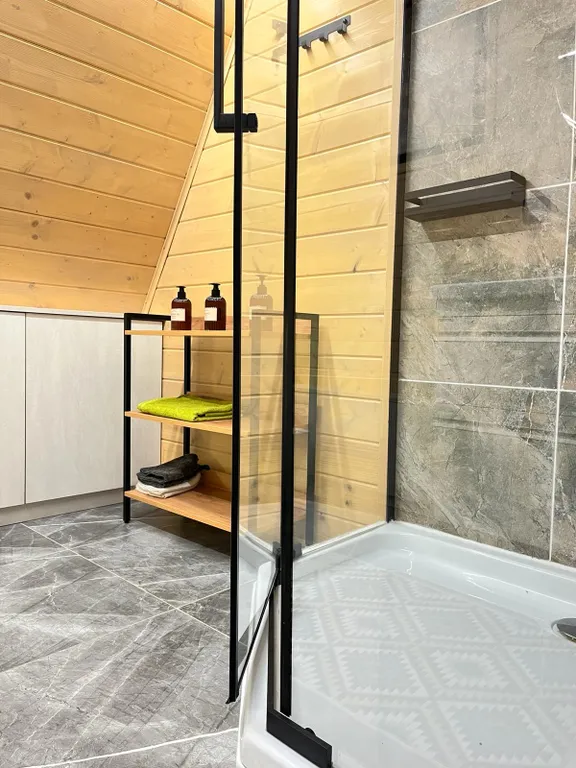 Дом А фрейм с видом на Мирский замок