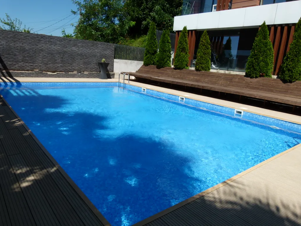 Квартира с дизайнерским ремонтом в японском стиле с бассейном