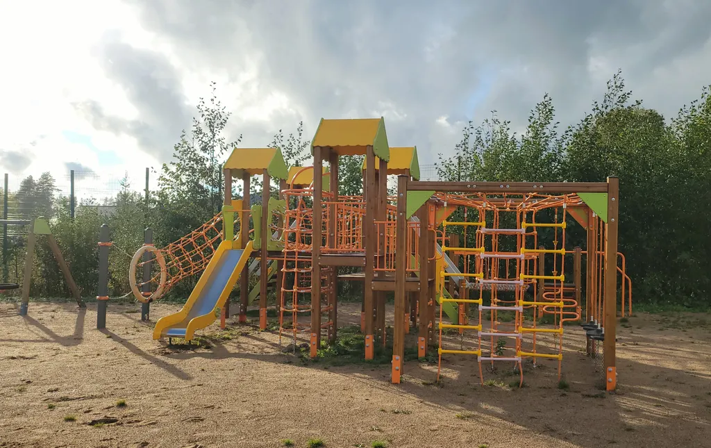 Коттедж под соснами