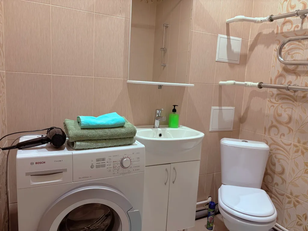 Green Apartment с ванной и большим ТВ