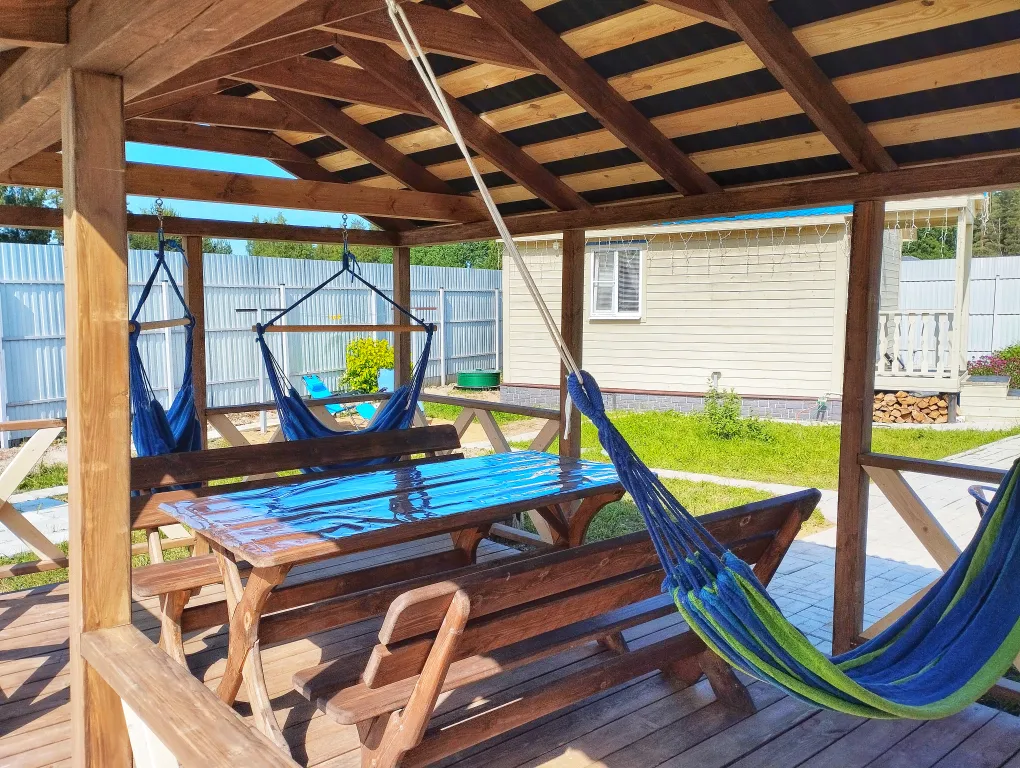 Двухэтажный домик в тихой деревне вблизи леса и озера, сауна в доме, сад