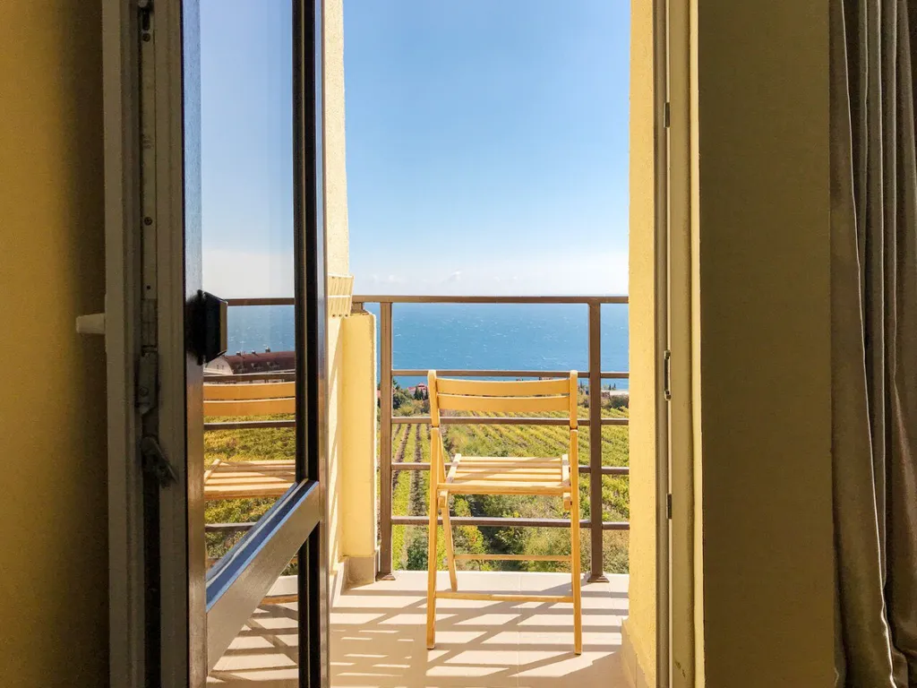 Семейный апартамент с видом на море