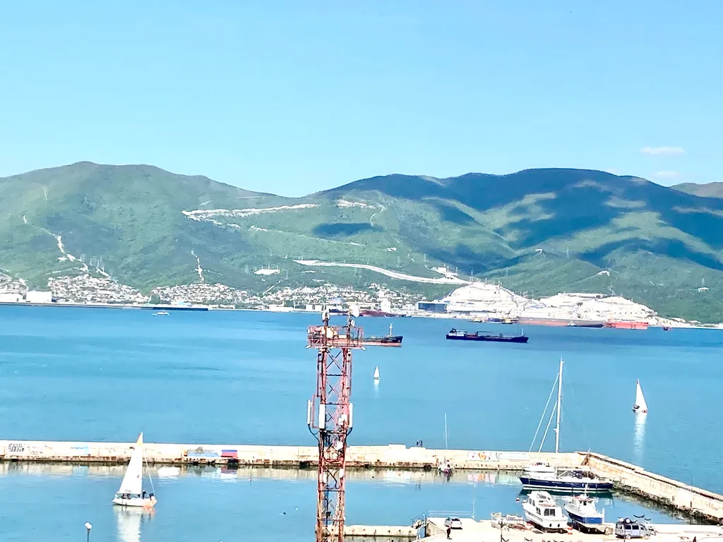 Квартира Однокомнатные апартаменты у Чёрного моря — Новороссийск