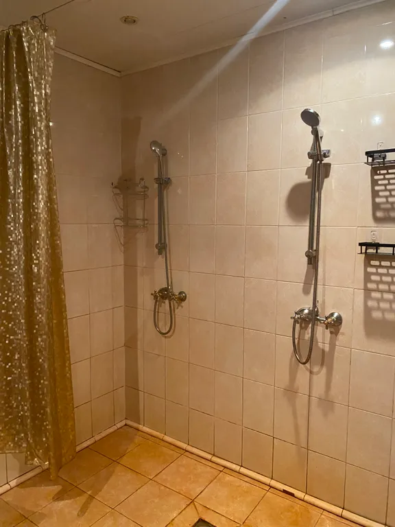 Уютный дом на берегу озера