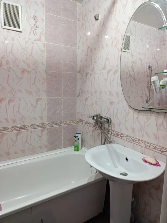 Двухкомнатная квартира район 15 шахты