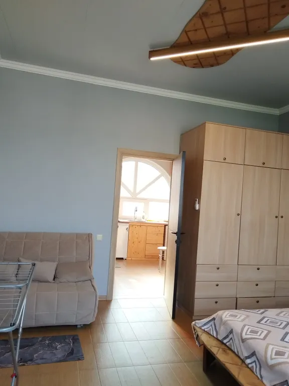 Уютная квартира на тихой зелёной улице с видом на горы