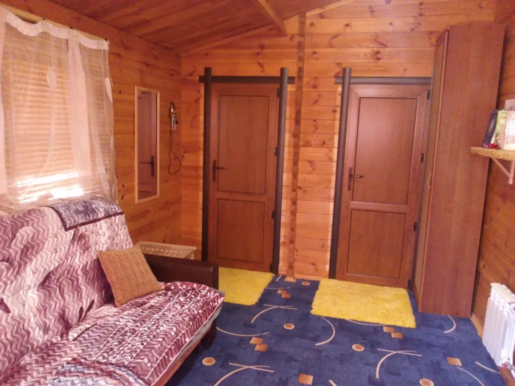 Уютный дом с камином на берегу горной речки, со всеми удобствами