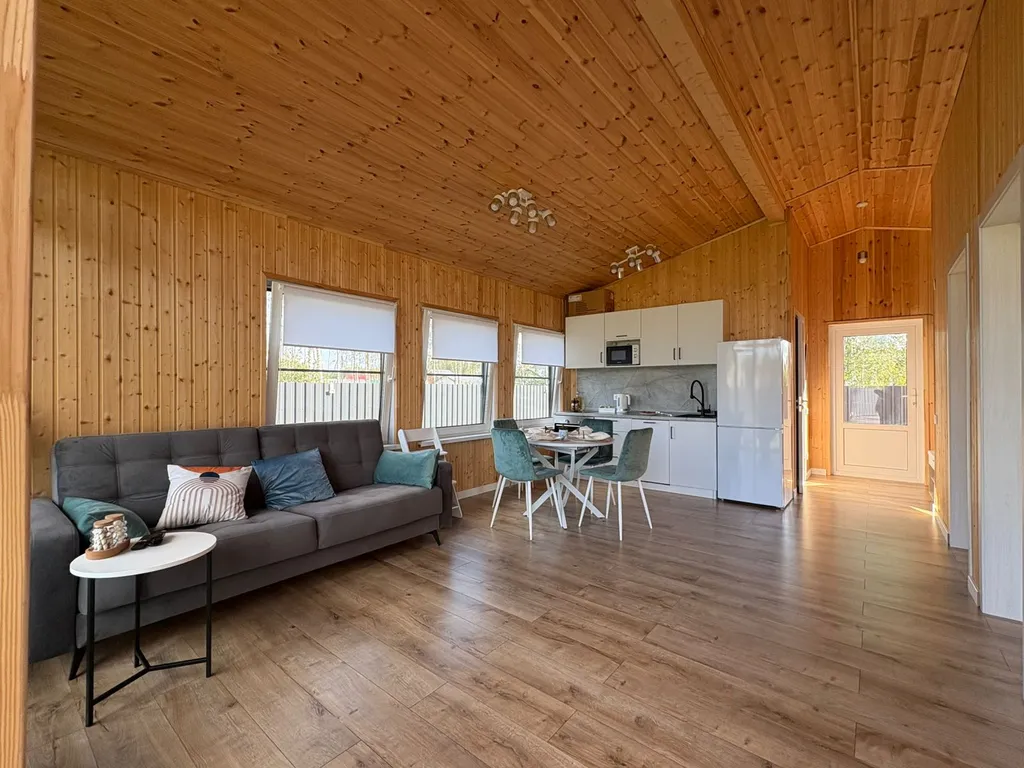 Уютный дом для семейного отдыха с детской площадкой