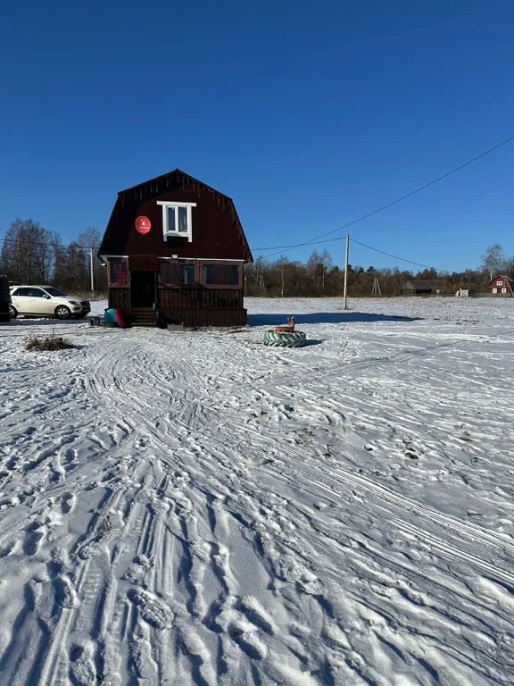 Уютный дом на берегу реки