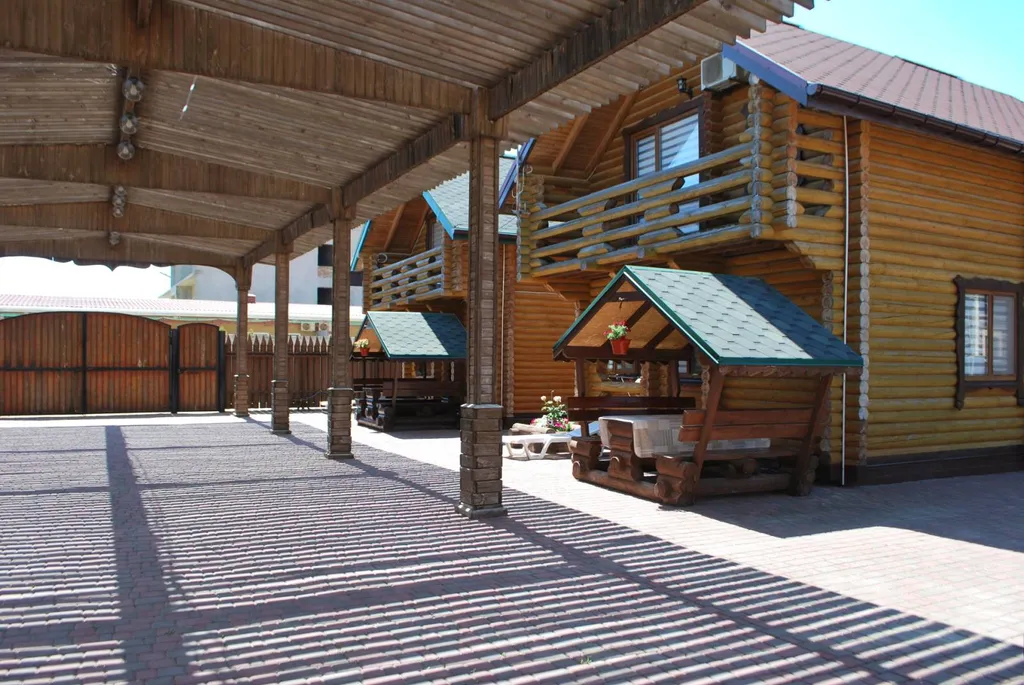 Деревянный сруб на Западном побережье Крыма