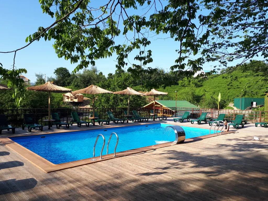 Коттеджи на озере — аренда посуточно в Орёл-Изумруд