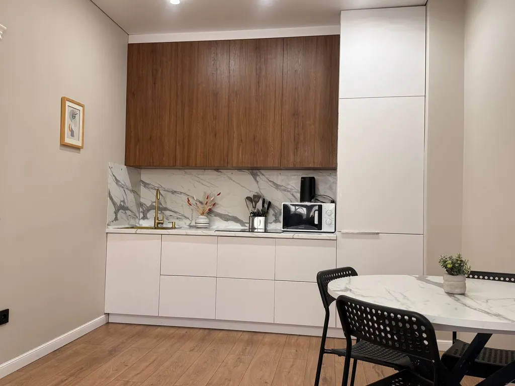 Стильная двухкомнатная в районе ТРЦ Мега на Розыбакиева