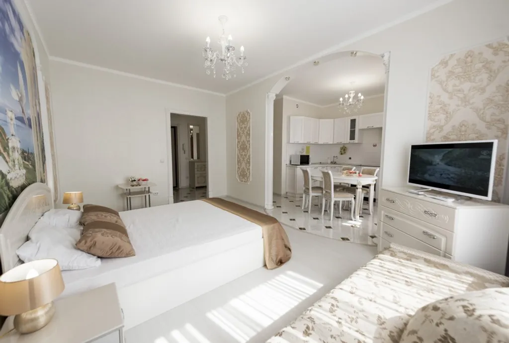 Студия в центре (рядом Суворовское училище и Хилтон)