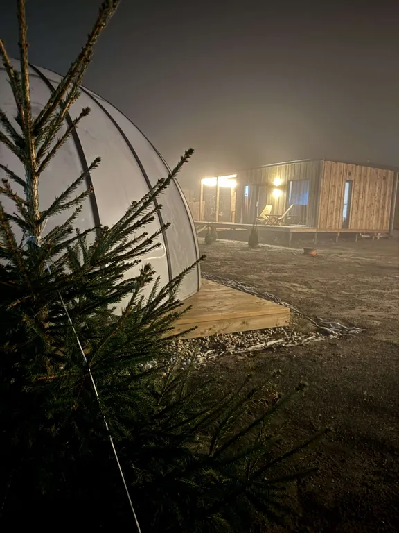 Коттедж Уютный глэмпинг для компании (6 отдельных домиков + территория) — Конаково