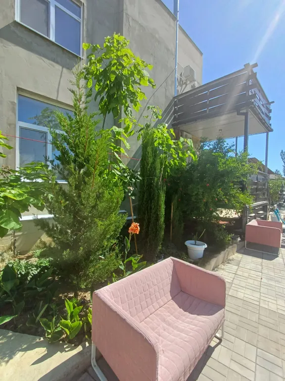 Четырехместная комната с большой террасой в центре