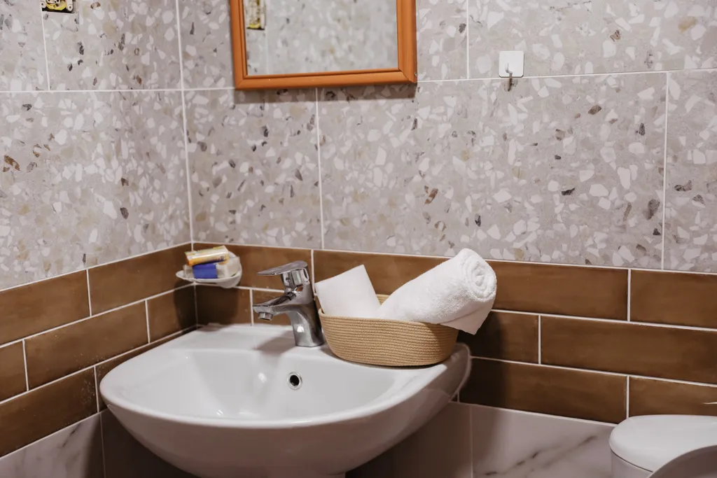 Двухместный номер с 2 отдельными кроватями эконом и общим санузлом