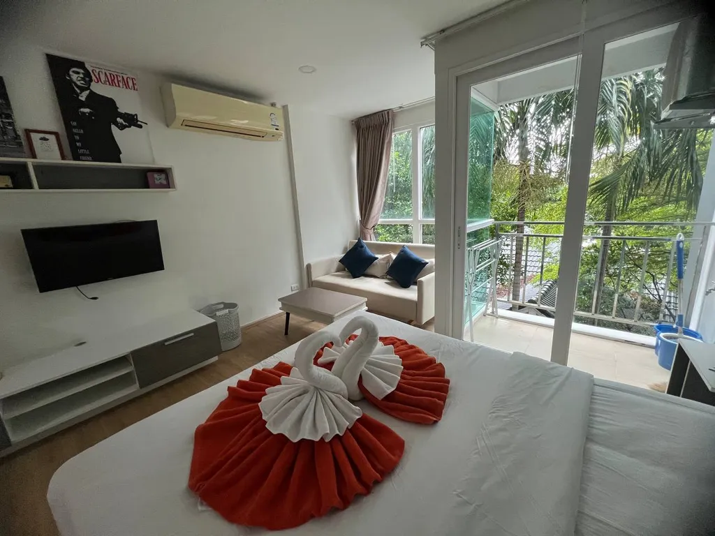 Ката Студия  после ремонта с отличным видом на сад в Ozone