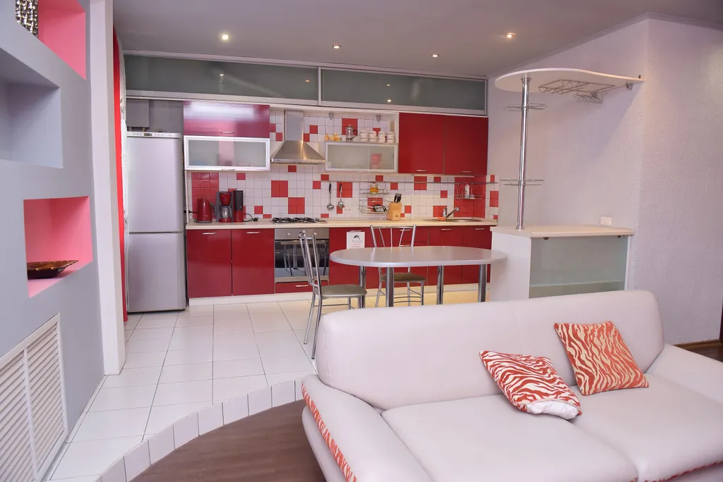 Яркая двухкомнатная квартира в центре города — аренда посуточно в Пенза