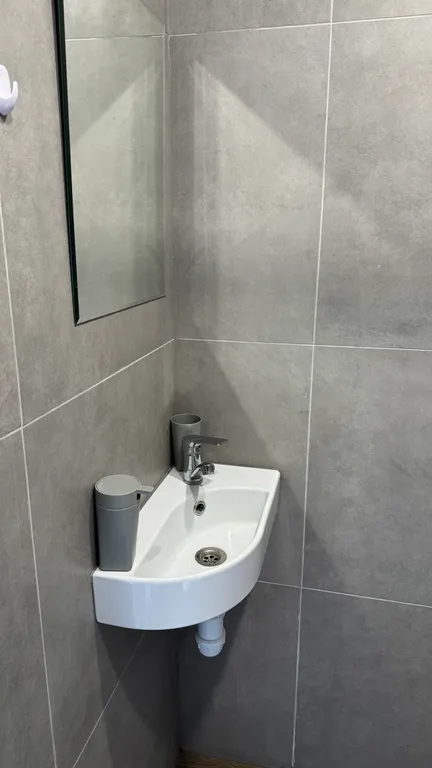 Уютный панорамный домик в глэмпинге у моря