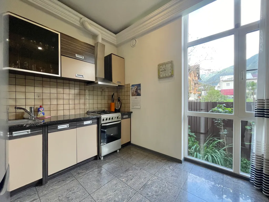 Коттедж в центре Красной Поляны с видом на горы