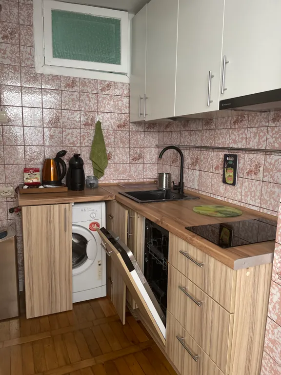 Квартира Классика в сердце города: уютная 2-комнатная квартира у моря — Гагра