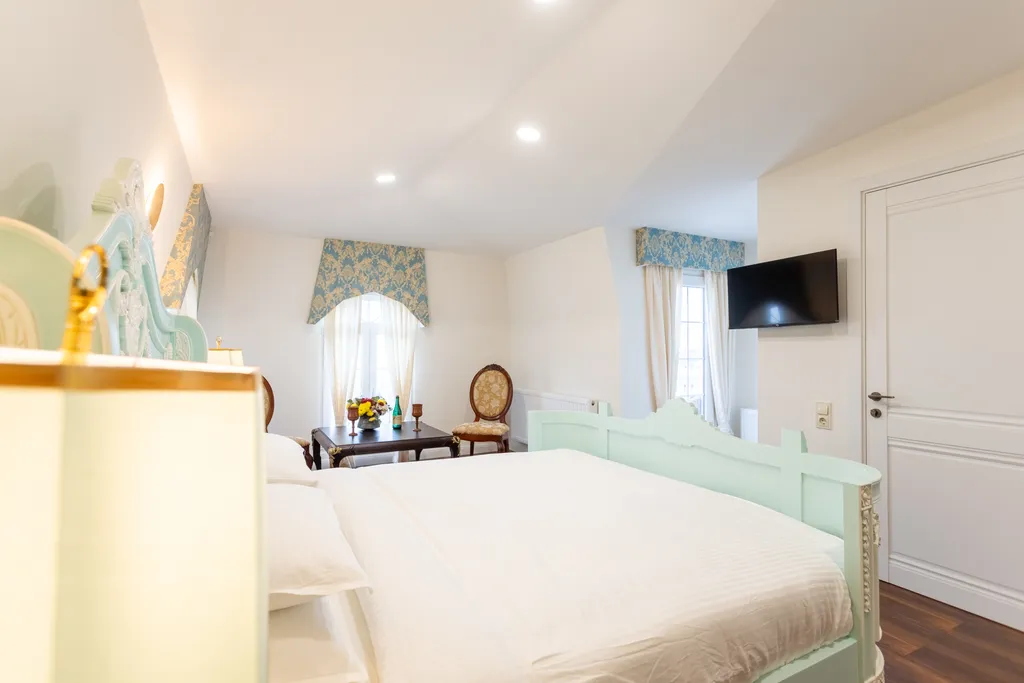 Shindisi Residence, VIP Villa