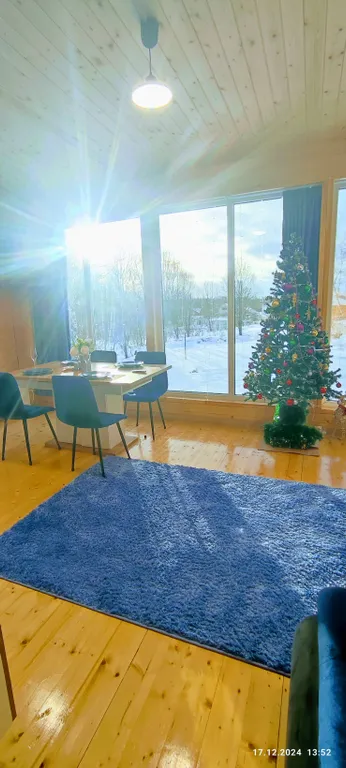 Дом с купольной беседкой на природе