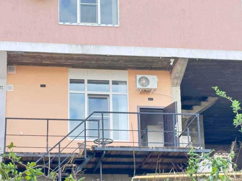 Коттедж Коттедж Уютный таунхаус с террасой и парковкой — Сочи