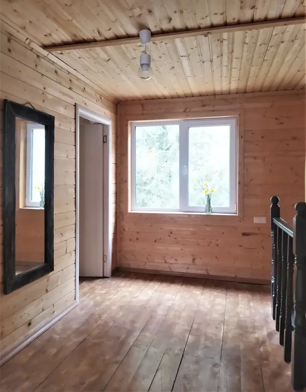 Дом с камином и с большим фруктовым садом