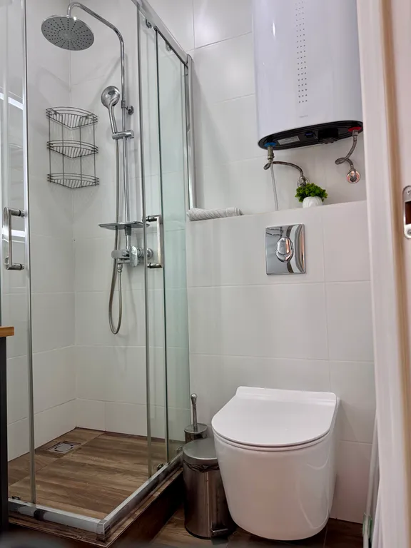 Дизайнерская квартира и бассейн на территории комплекса