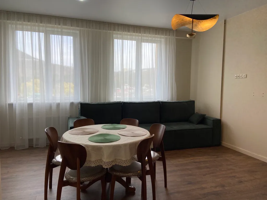 Современная квартира в центре с видами на горы