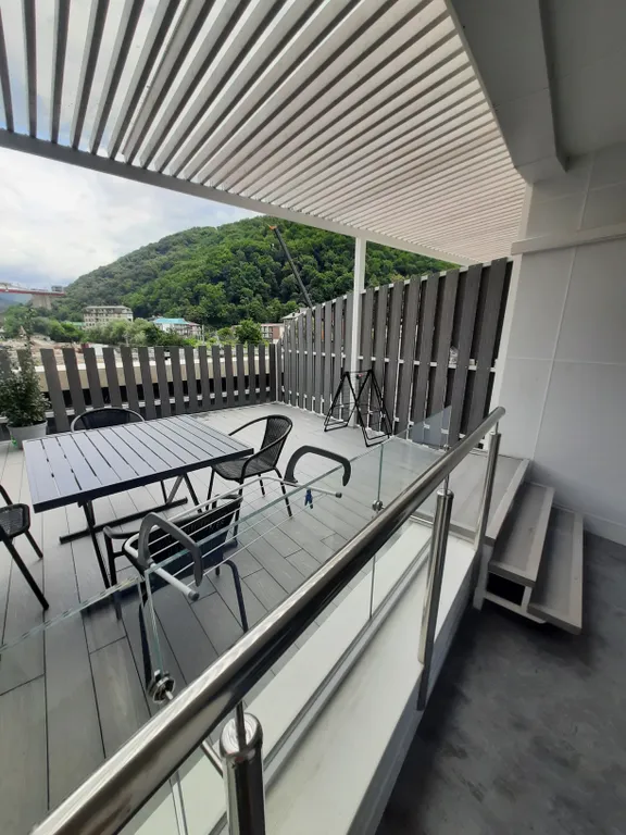 Уютная студия с террасой в новом комплексе с видом на горы